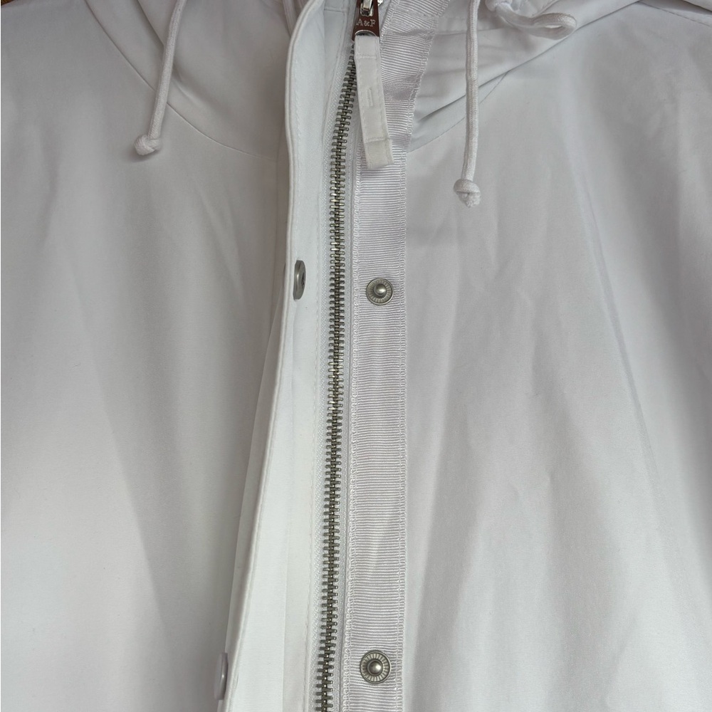 Abercrombie & Fitch Women’s White Hooded zip front Jacket water resistant Medium - Picture 5 of 8